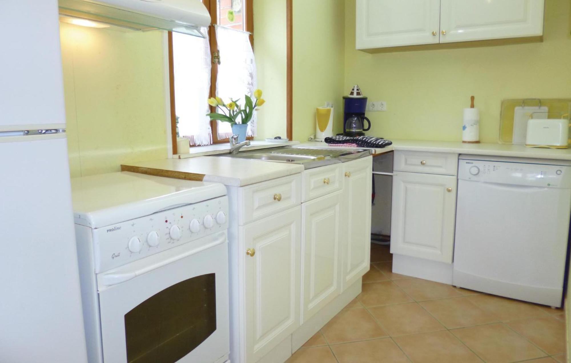 3 Bedroom Cozy Home In Brucheville Carentan-les-Marais Екстериор снимка