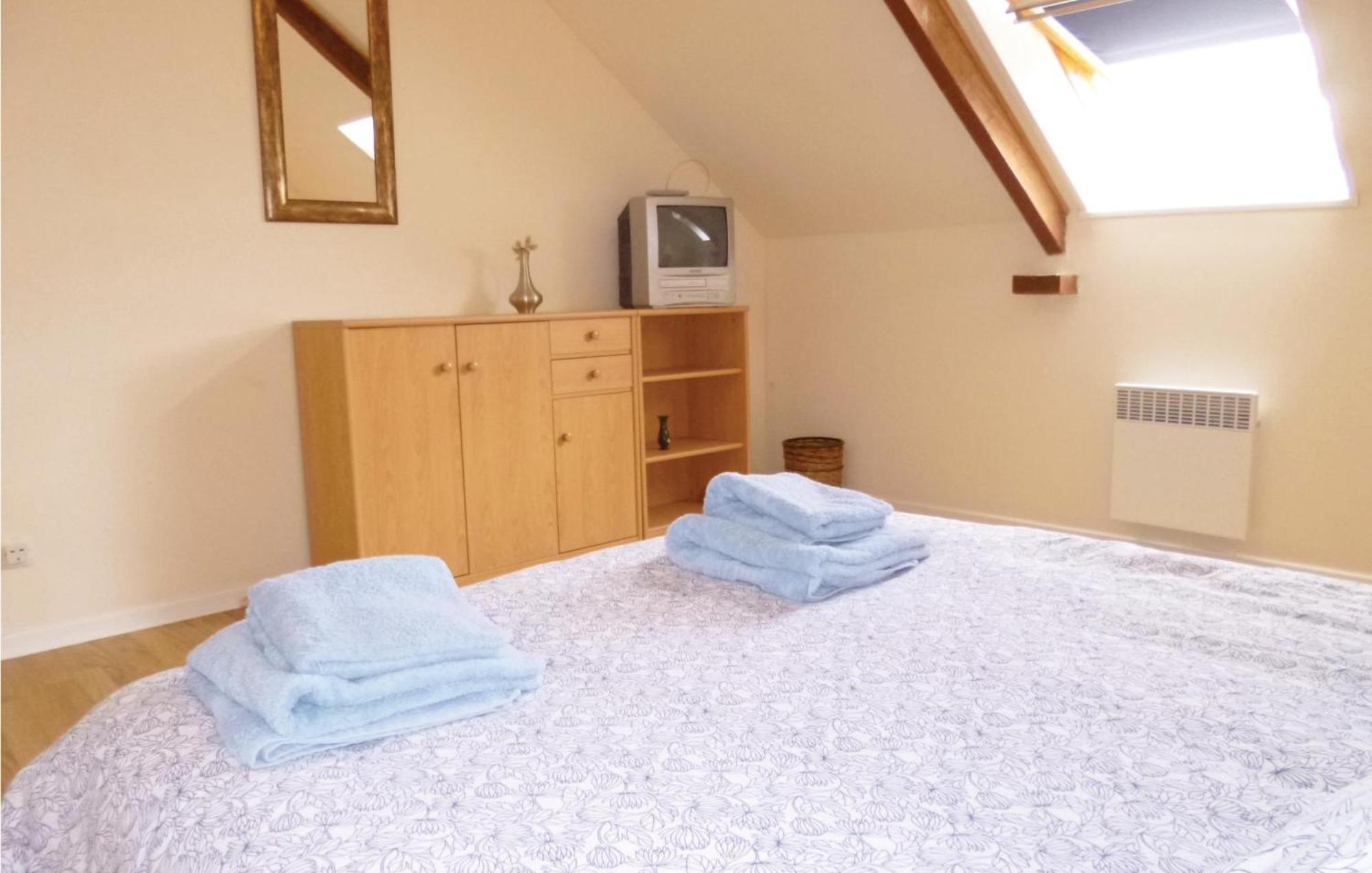 3 Bedroom Cozy Home In Brucheville Carentan-les-Marais Екстериор снимка
