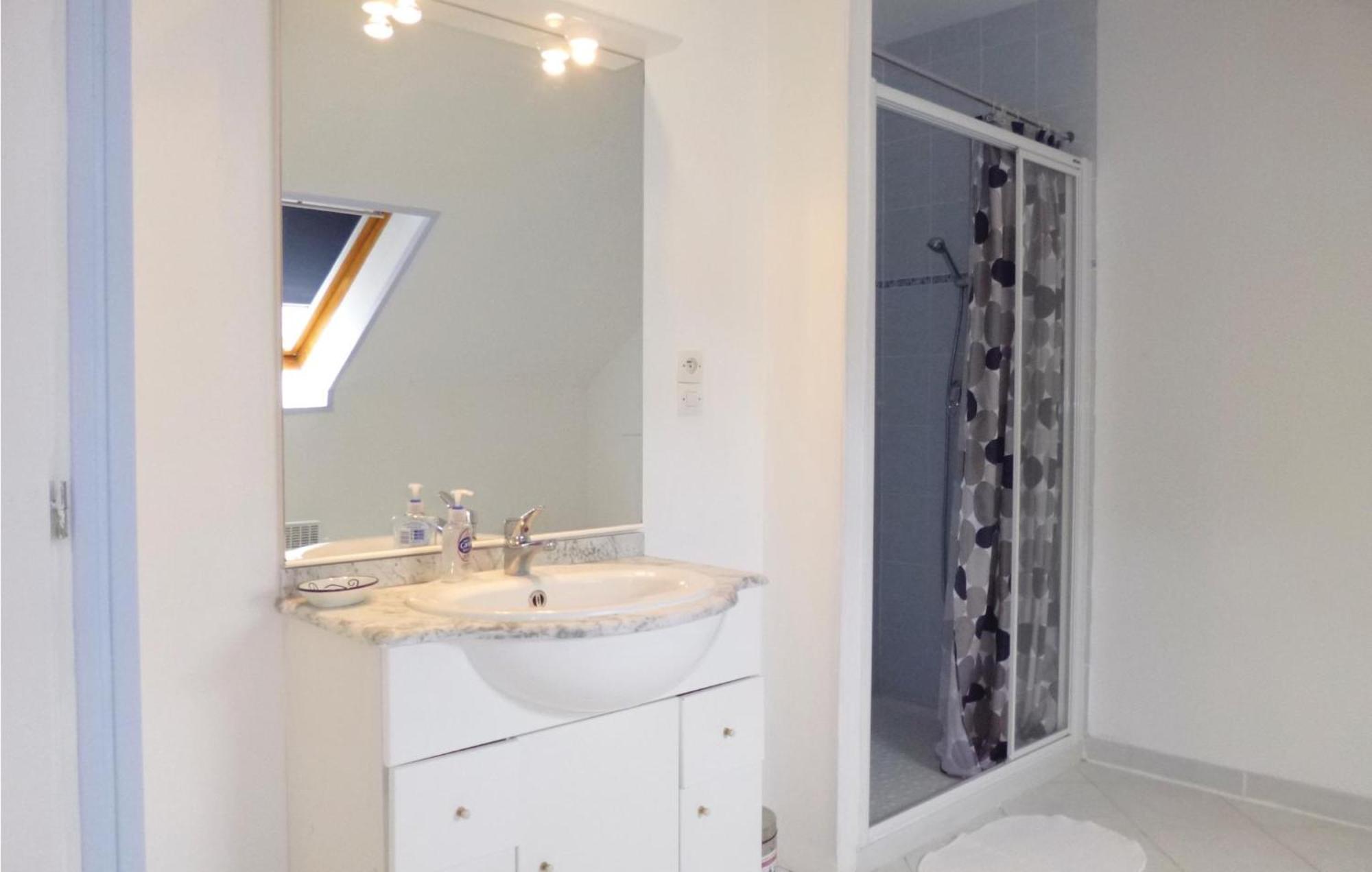 3 Bedroom Cozy Home In Brucheville Carentan-les-Marais Екстериор снимка