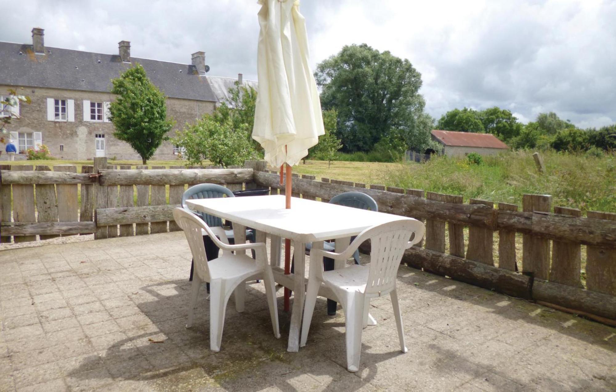 3 Bedroom Cozy Home In Brucheville Carentan-les-Marais Екстериор снимка